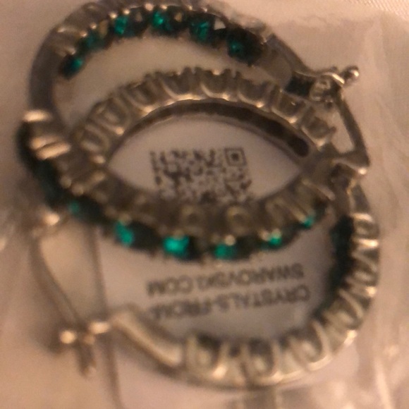 These emerald green hoops will be noticed everywhere you may go. - Picture 2 of 5